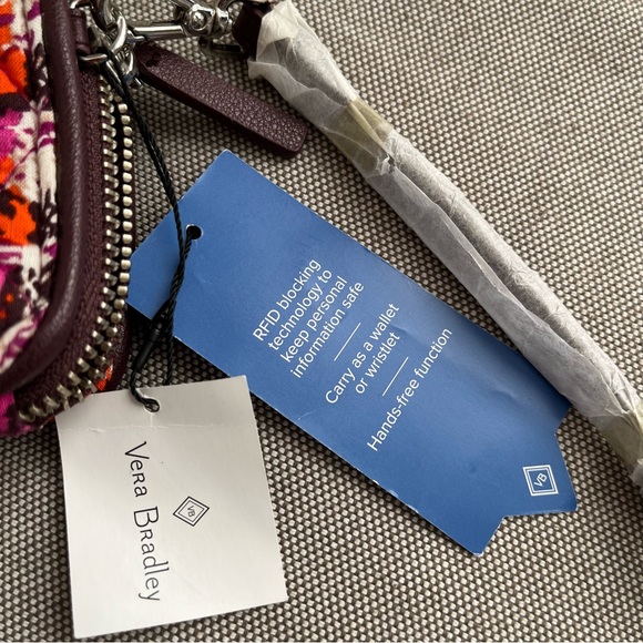 Vera Bradley NWT Smartphone Wristlet Wallet - Picture 4 of 5